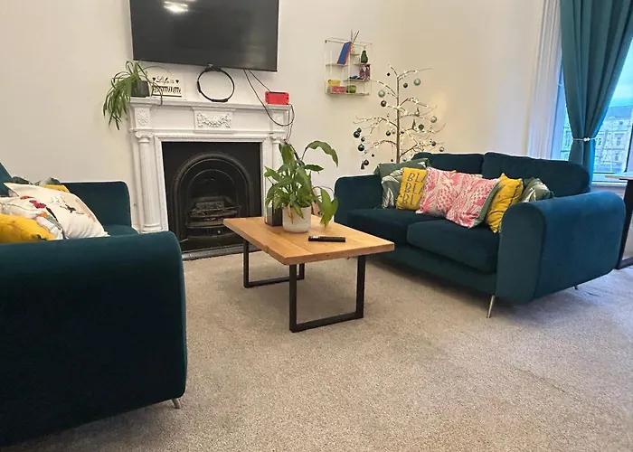 Glasgow Center/West End Apartment